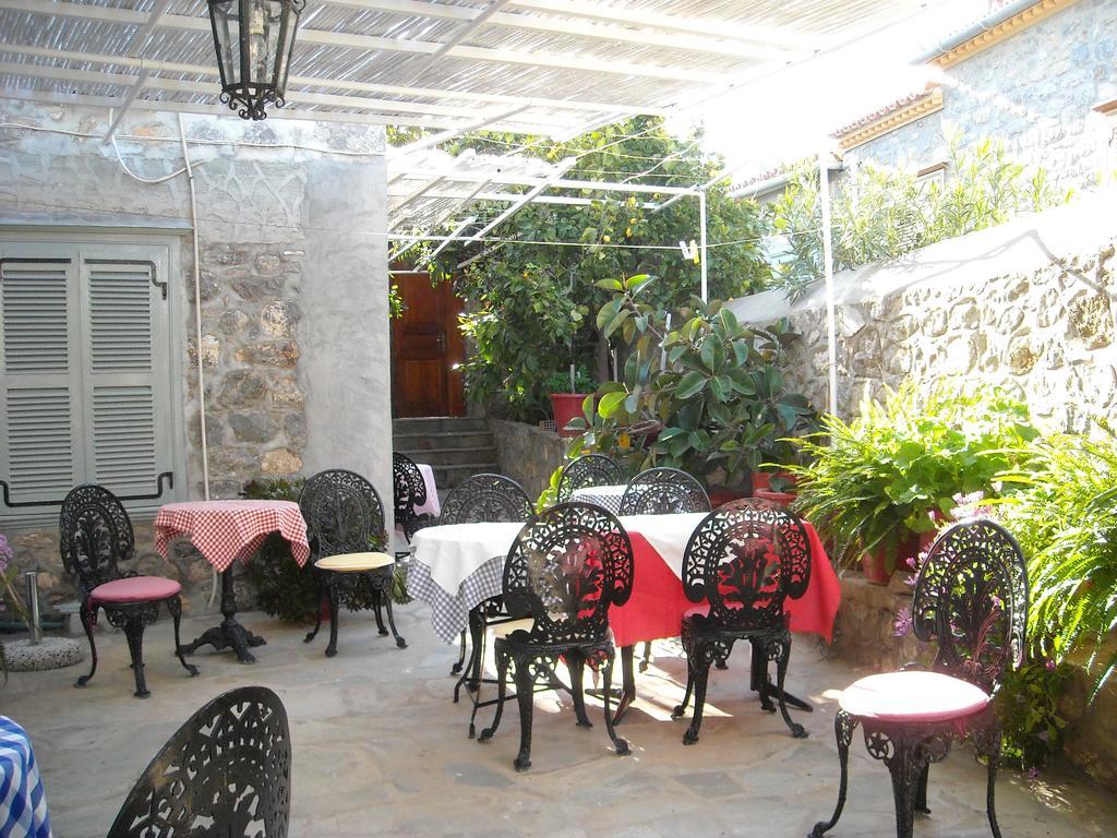 Theano Guesthouse Hydra  Bagian luar foto