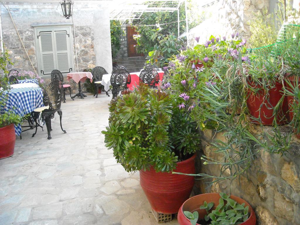 Theano Guesthouse Hydra  Bagian luar foto