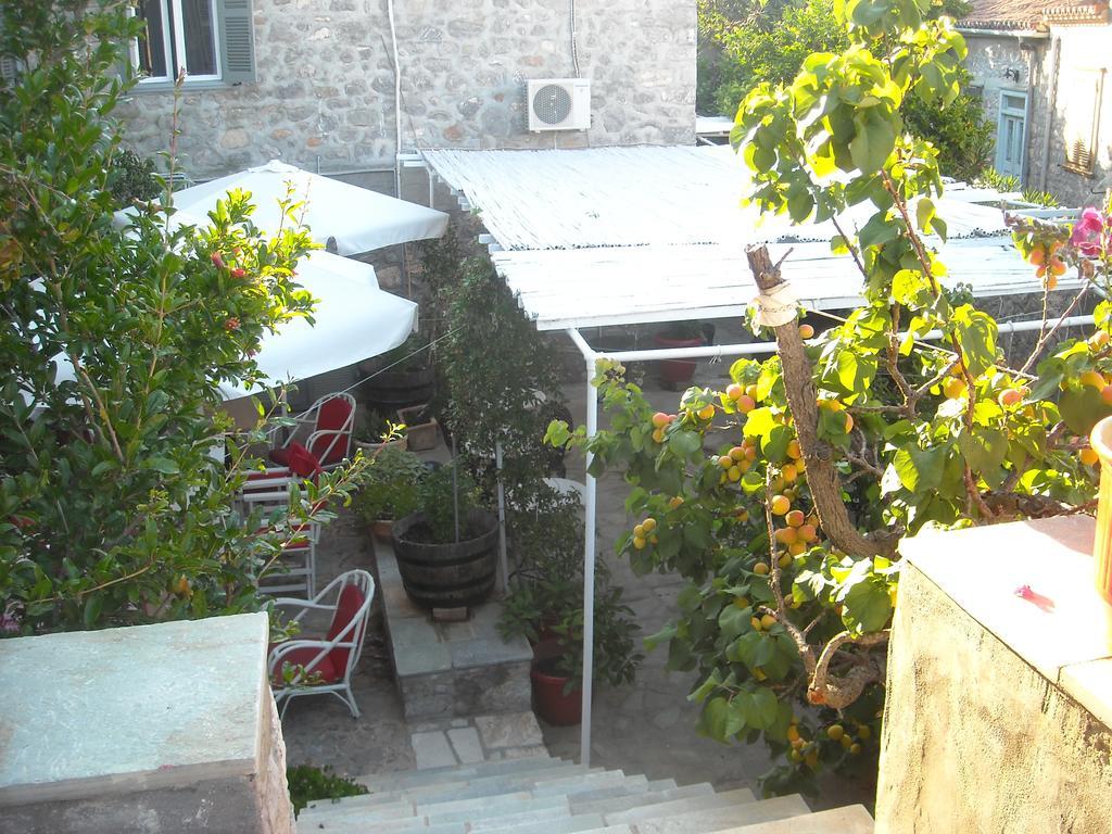 Theano Guesthouse Hydra  Bagian luar foto